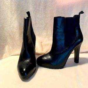 Ralph Lauren Tiara black leather bootie - Size 8